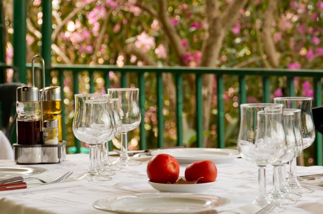 La mejor salsa romescu de Barcelona Calçotada en el Jardí de l'Apat